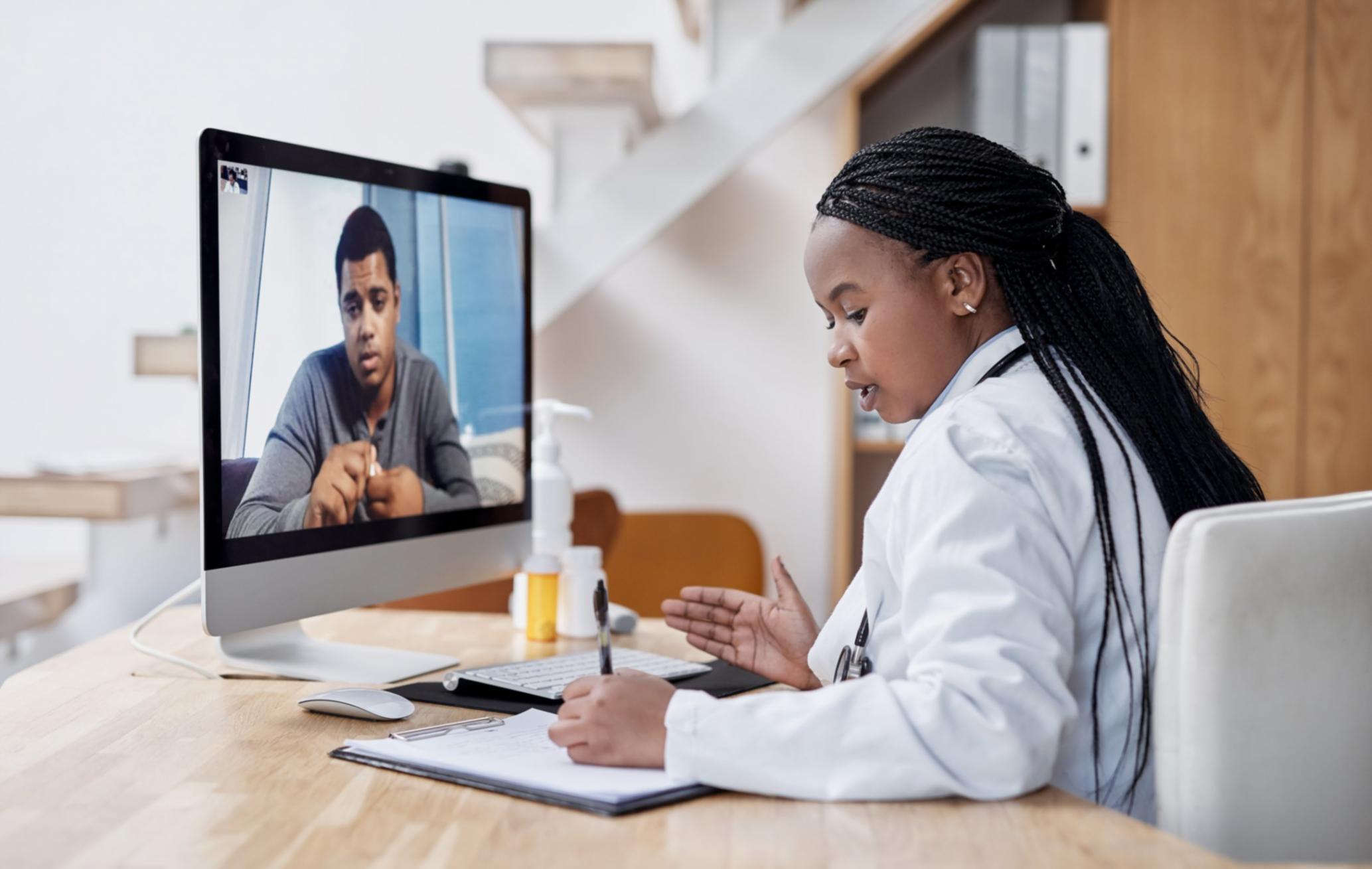 Teilnehmer bei der praktischen Arbeit mit technischen SEO-Werkzeugen